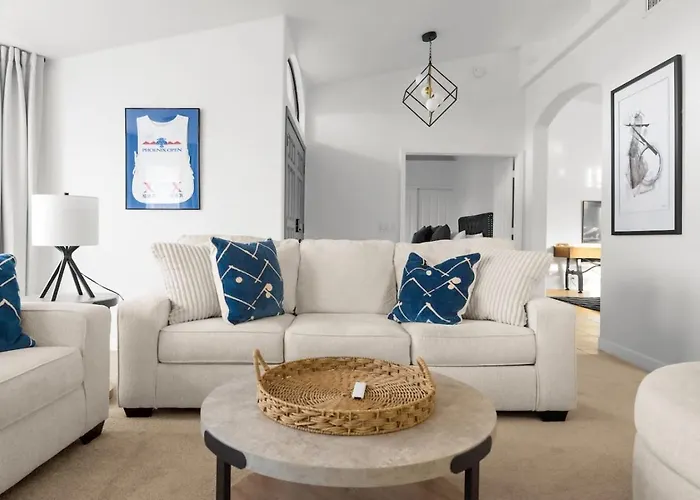 Elegant & Play Getaway In Pv With Hot Tub