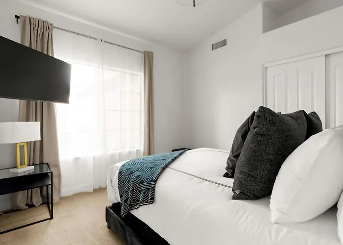 Elegant & Play Getaway In Pv With Hot Tub Holiday home *